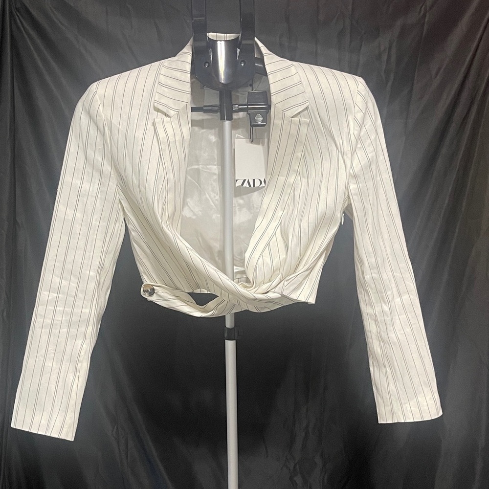 Zara NWT cropped dressy shirt
